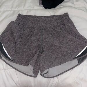 lululemon hotty hots size 4 color grey